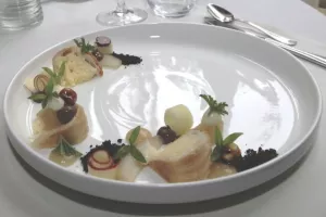 Geraardsbergse mattentaart/appels uit Bever/hazelnoot/citroengras