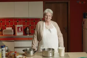 Jeanne Moens bakt vlaai op grootmoederswijze