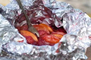 Zoet zomerdessert met cuberdons op de bbq