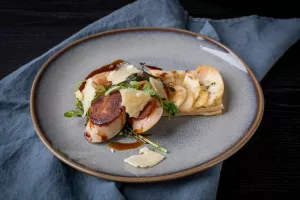 Krokantje met Postelkaas, Antwerpse witte pens en Vlaams roodbruin biersausje