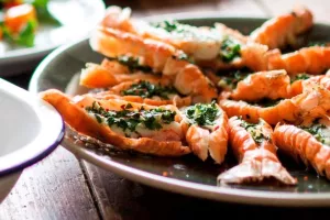 Langoustines met kruidenboter en frisse sla van waterkers uit Haspengouw 