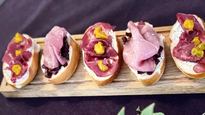 Broodje met filet d'Anvers of gerookt paardenvlees