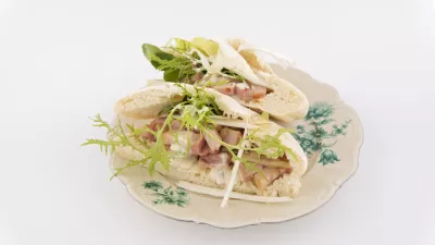 Ovenkoek met spek, grondwitloof en waterkers