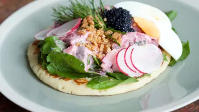 "Smörrebrod" met Vlaamse opgelegde haring, Haspengouwse waterkers en een crumble van kaantjes uit de Westhoek