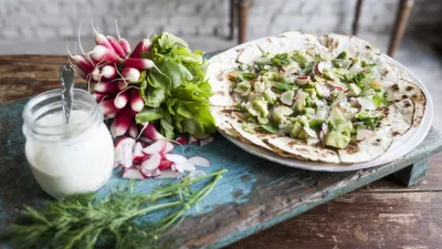 Tortilla met Vlaamse gerookte heilbot, waterkers uit Haspengouw en een sausje met Vlaamse rauwemelkse geitenkaas