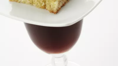 Mechels donkerrood bier met een warme toast met Postelkaas, speculaaskruimels en walnoten