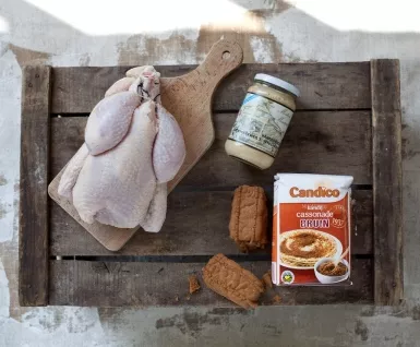 Mechelse koekoek met een speculaaskorstje, rabarber met kandijsuiker Streekproduct.be