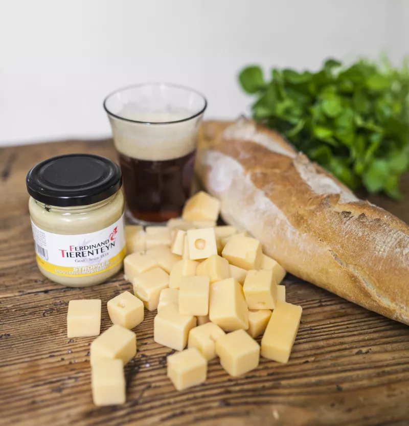 Mosterd uit het Gentse - Oudenaards bruin bier - Postelse harde abdijkaas - Stokbrood - Waterkers Streekproduct.be
