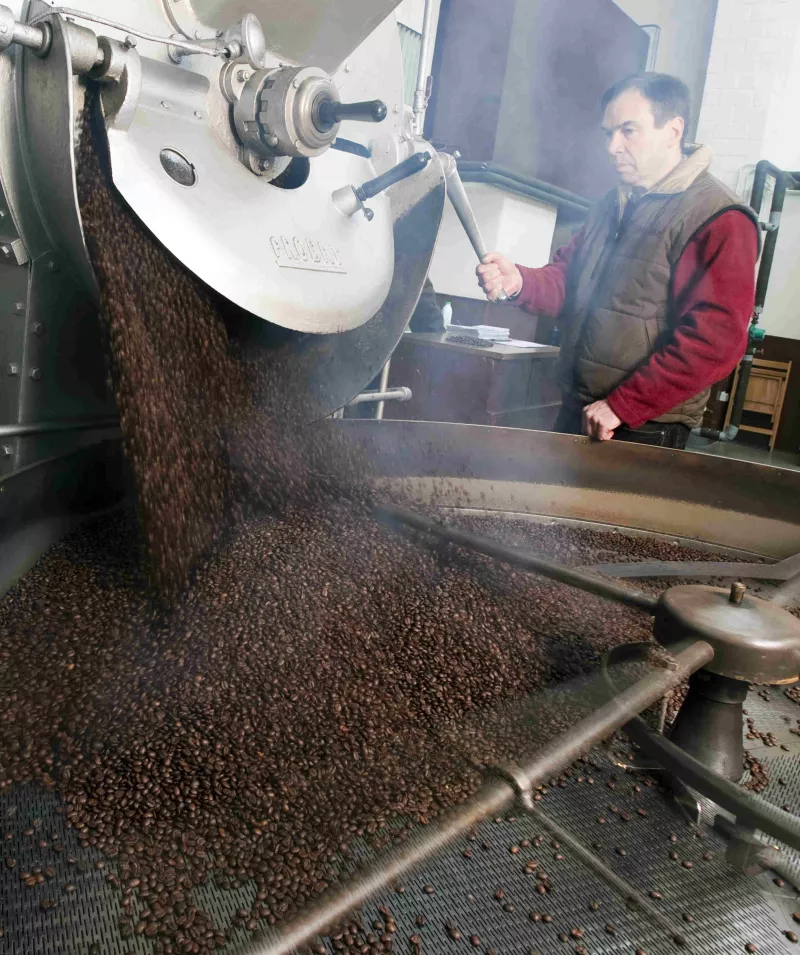 Koffie uit Diest : koffiebonen zijn gebrand en klaar om af te koelen Streekproduct.be