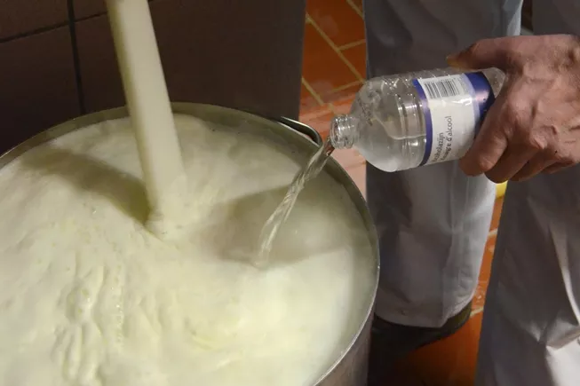 Karnemelk en azijn toevoegen Streekproduct.be