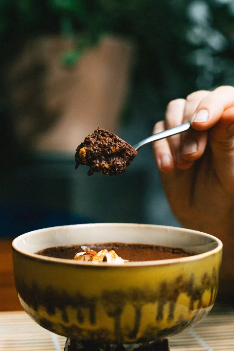 Chocolademousse met koffie & caramelcrunch met kandijsuiker Streekproduct.be