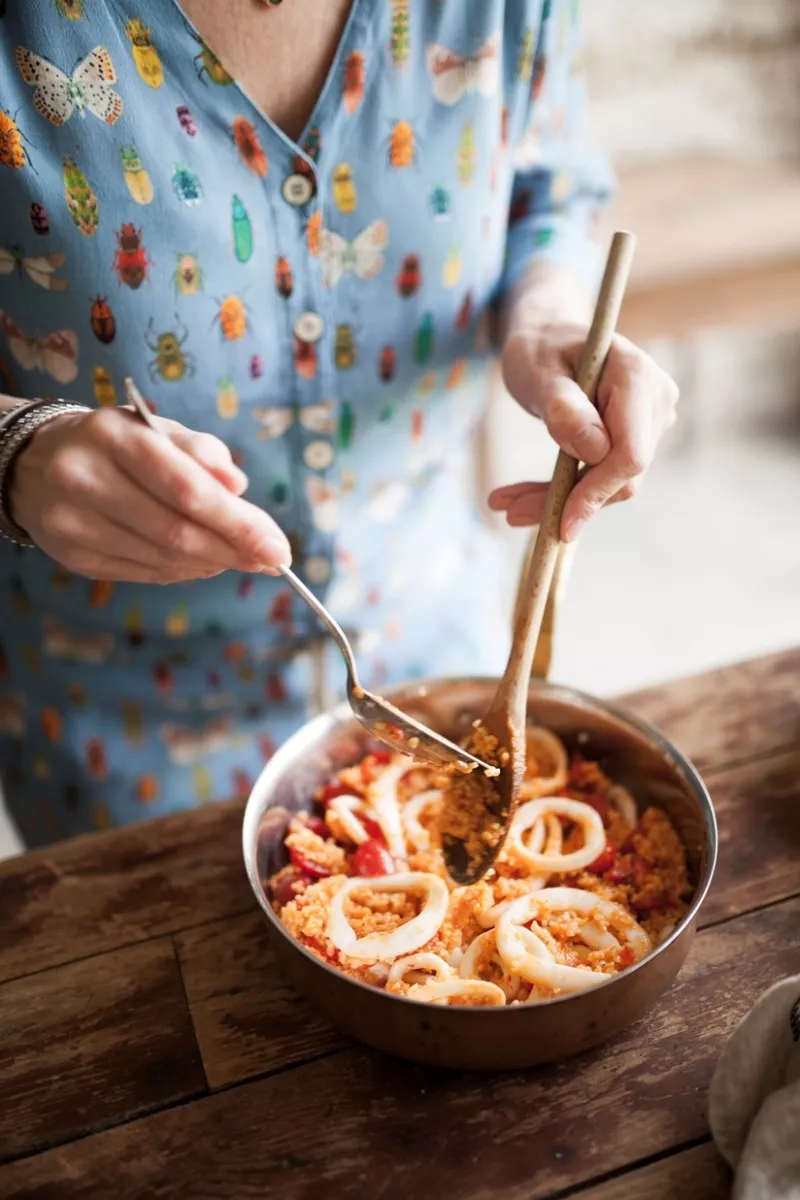 Inktvis met bulgur en, verrassend genoeg, karnemelk Streekproduct.be