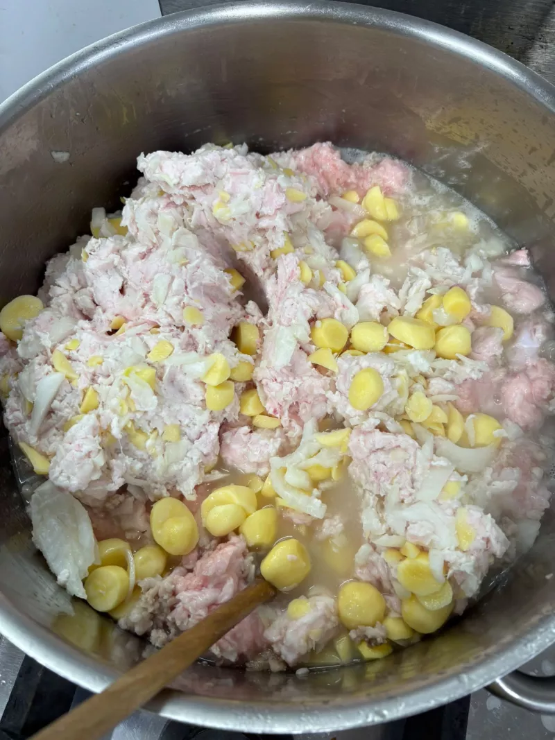 Kempens smout: smelten van liesvet met aardappel en ui Streekproduct.be