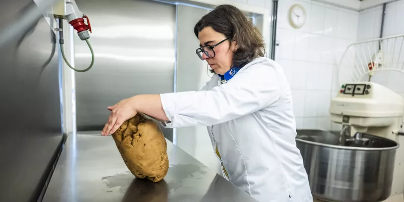 Het deeg voorbereiden om uit te rollen Streekproduct.be