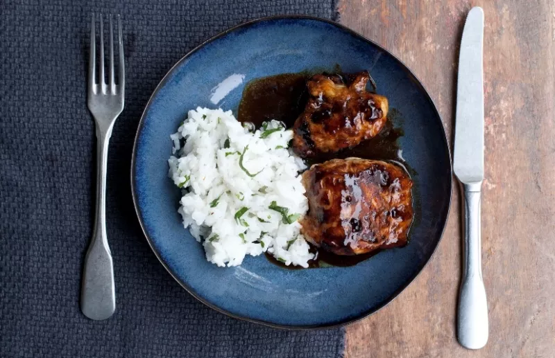 Zeeduivel gelakt met Limburgse stroop, kokosrijst en koriander Streekproduct.be